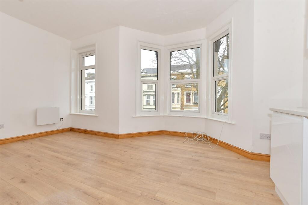 Kitchen/ Living Area