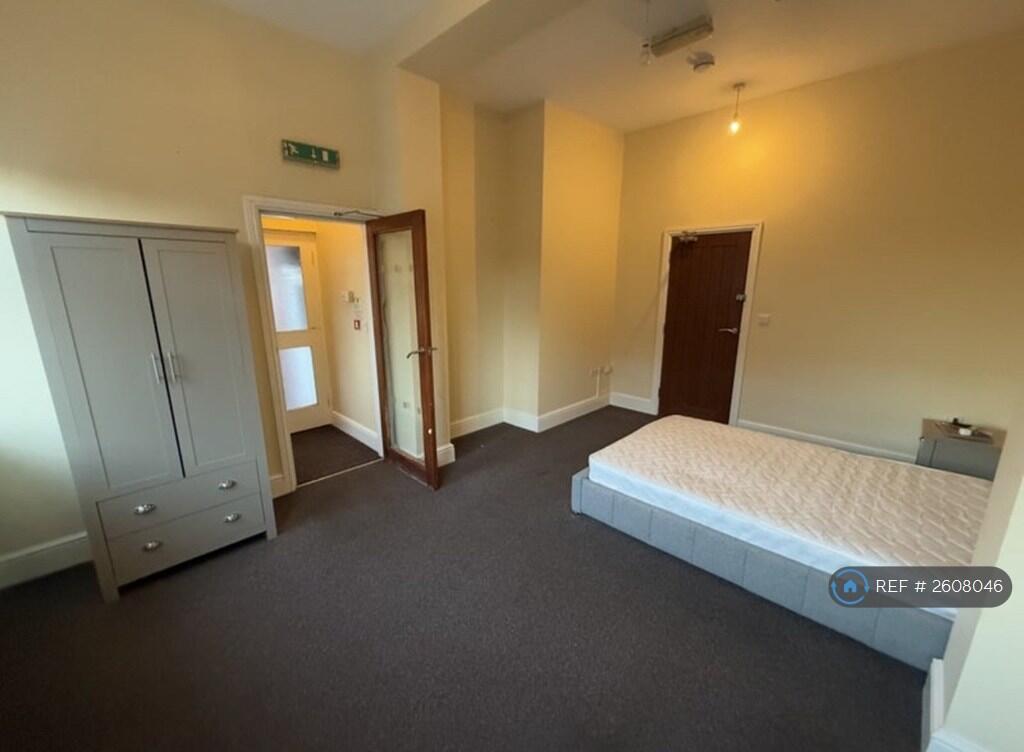 Room 1 (£736.67pcm/£170pcw)