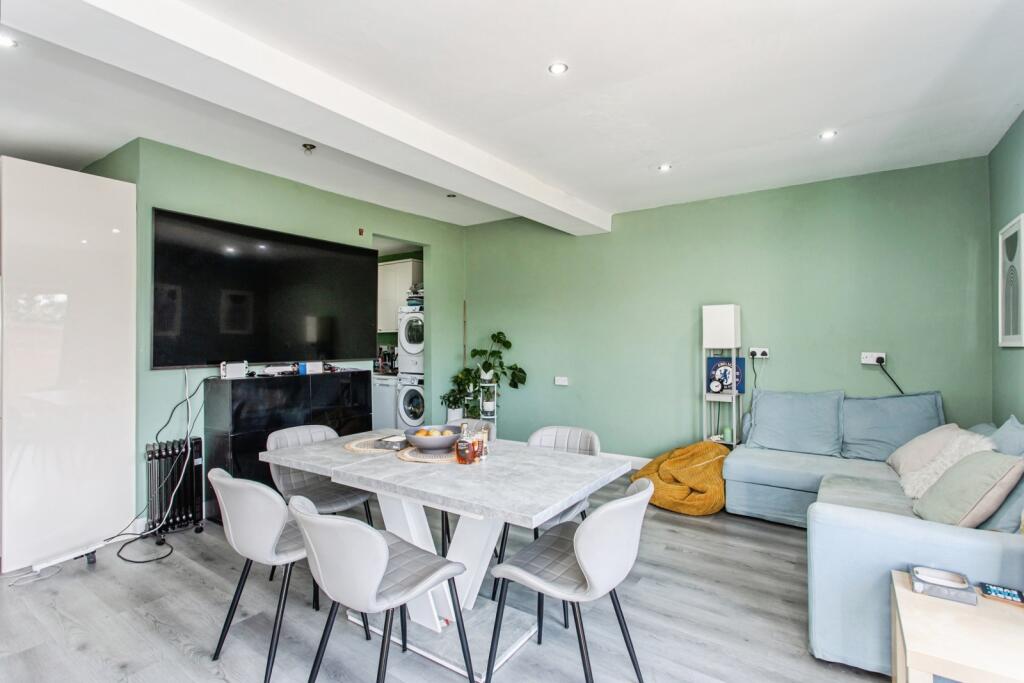 Sitting/Dining