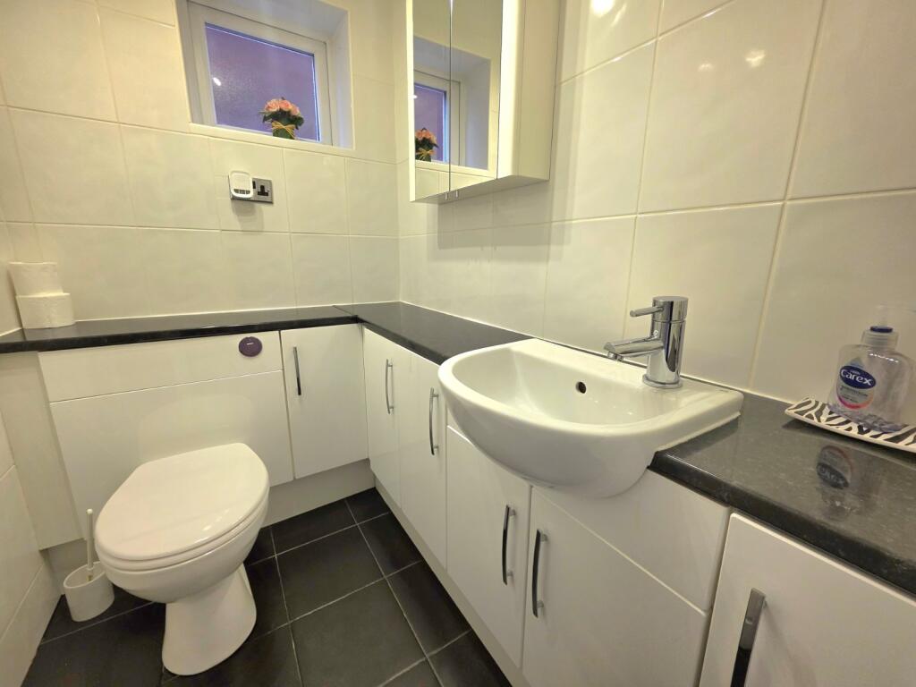 Cloakroom/Wc