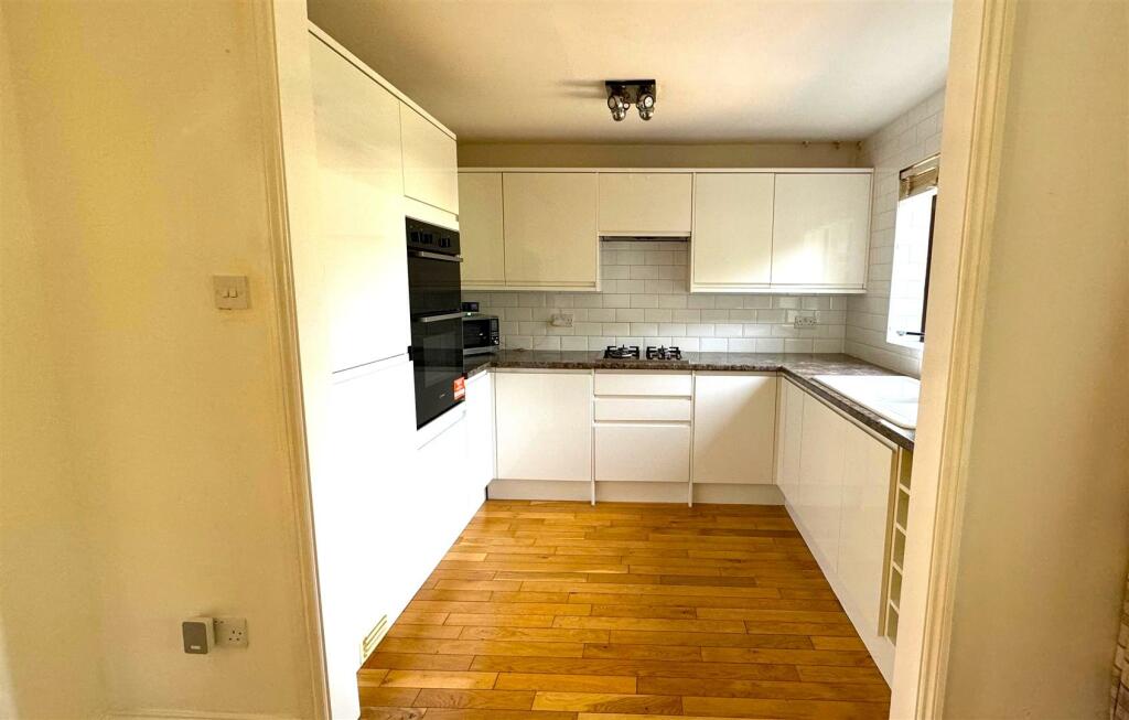 Kitchen (2).jpg