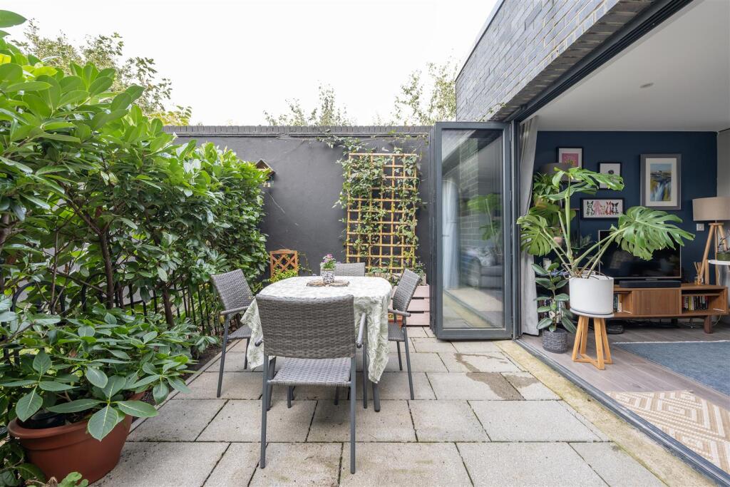 High Road Leyton, E10