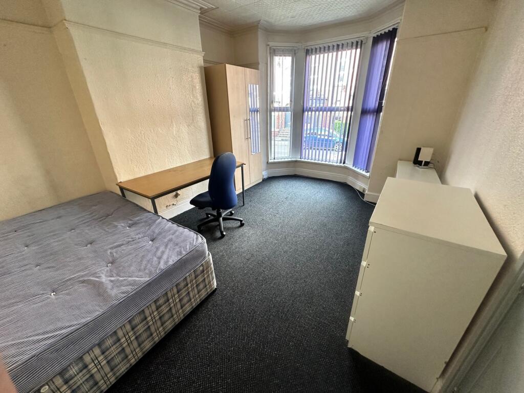 A cozy double bedroom featuring a comfortable b...