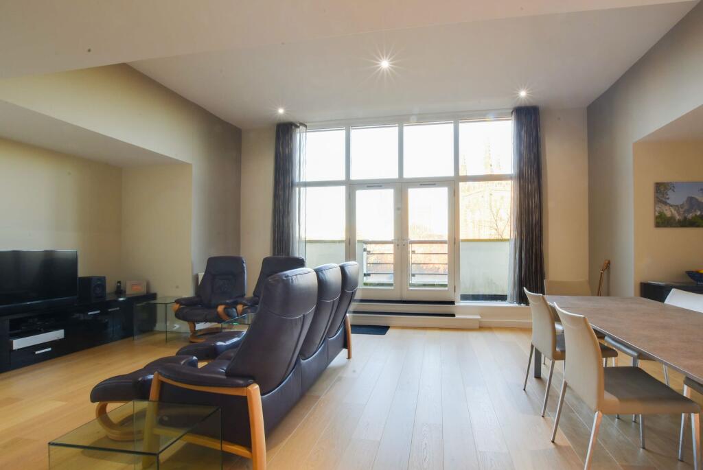 Lounge Dining Area