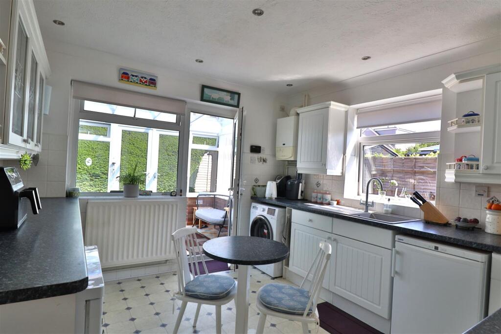 1 stopham close- kitchen.JPG