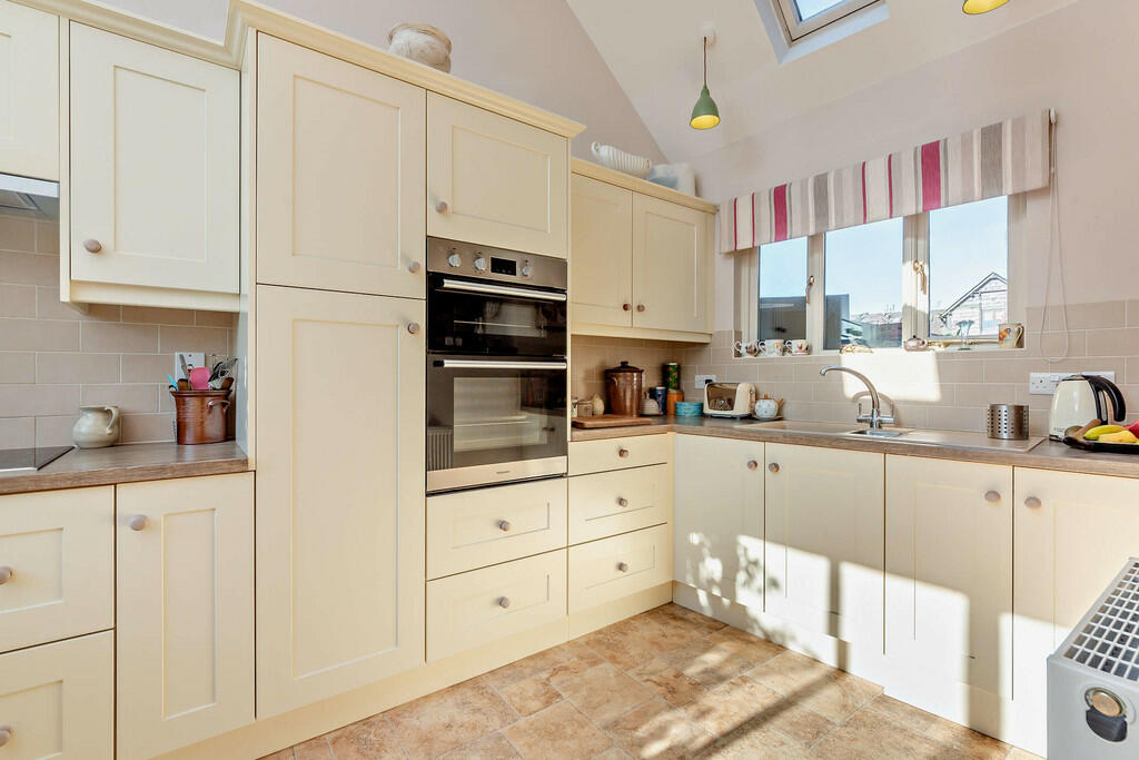 8622708-interior1...