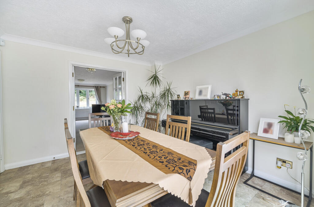 1315362-6-685c035...