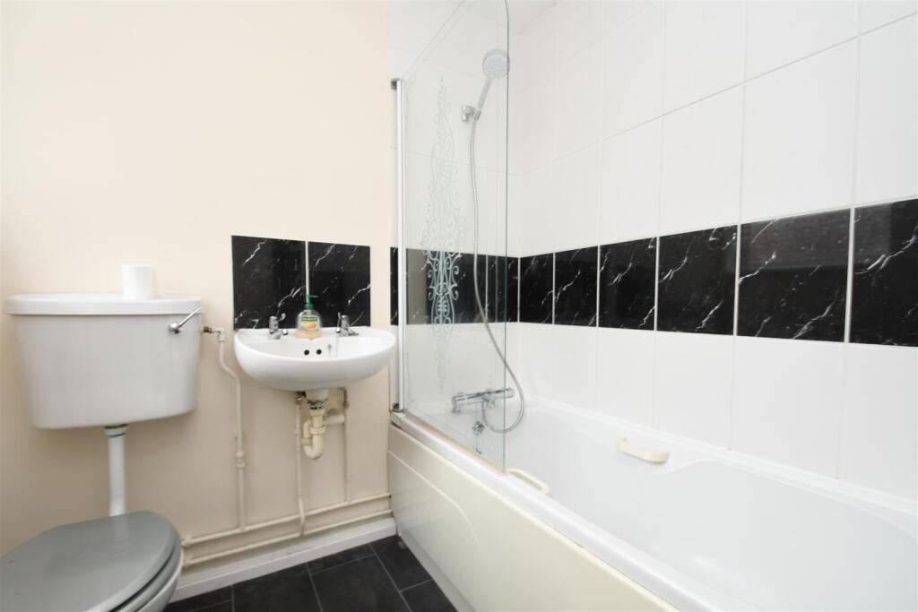 Bathroom.JPG