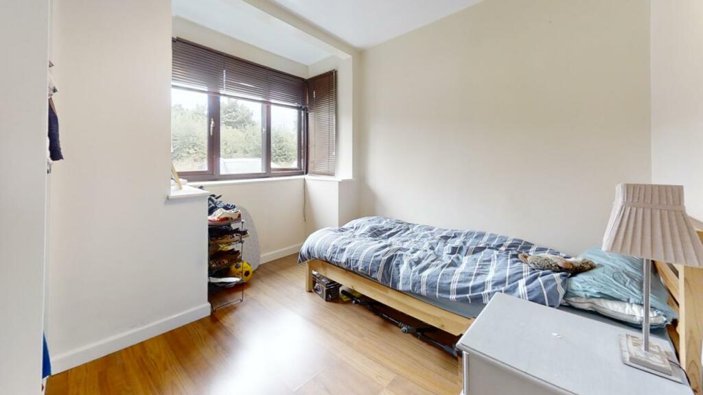 4-Tenterden-Crescent-Bedroom