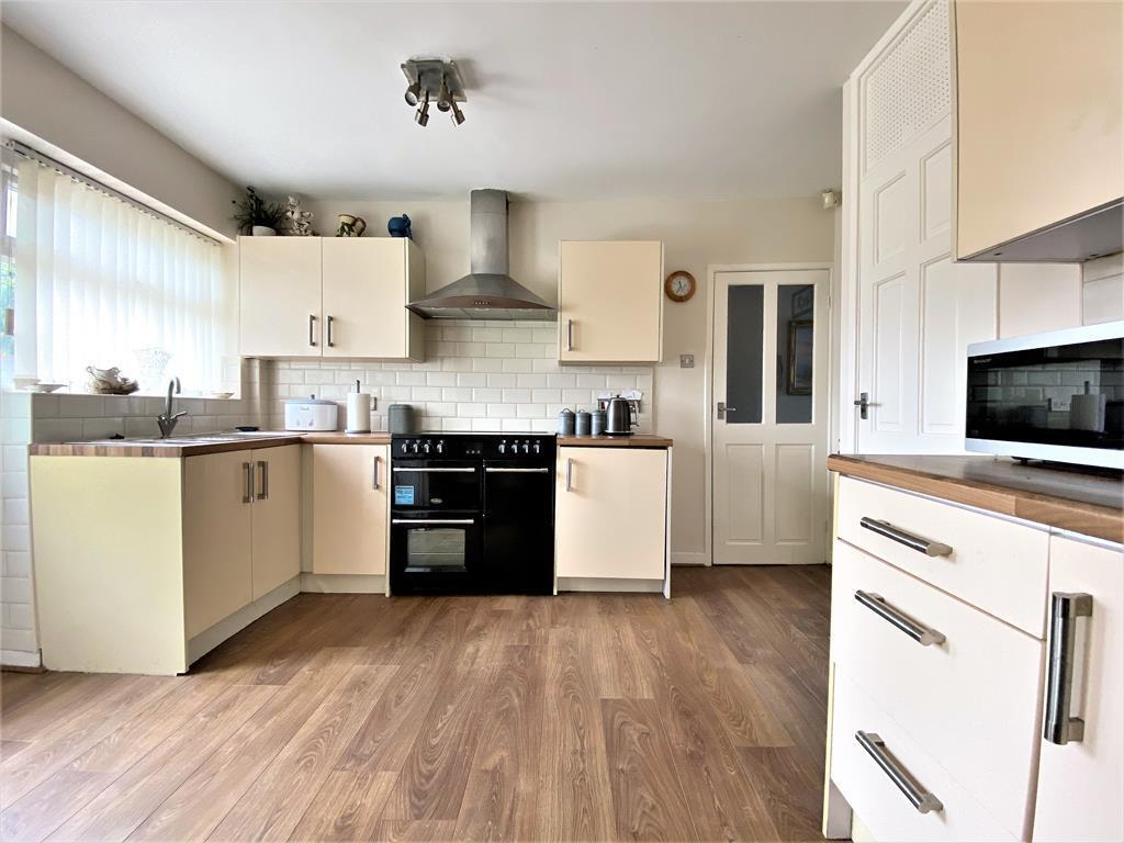 KITCHEN DINING ROOM