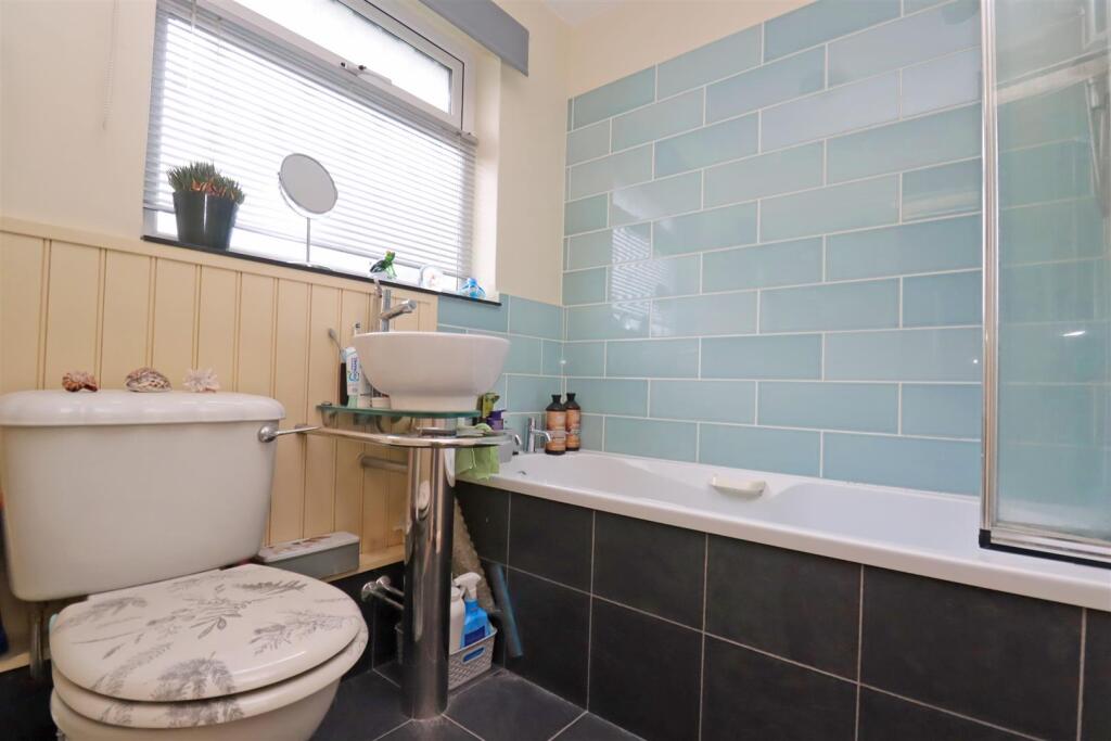 Main bathroom