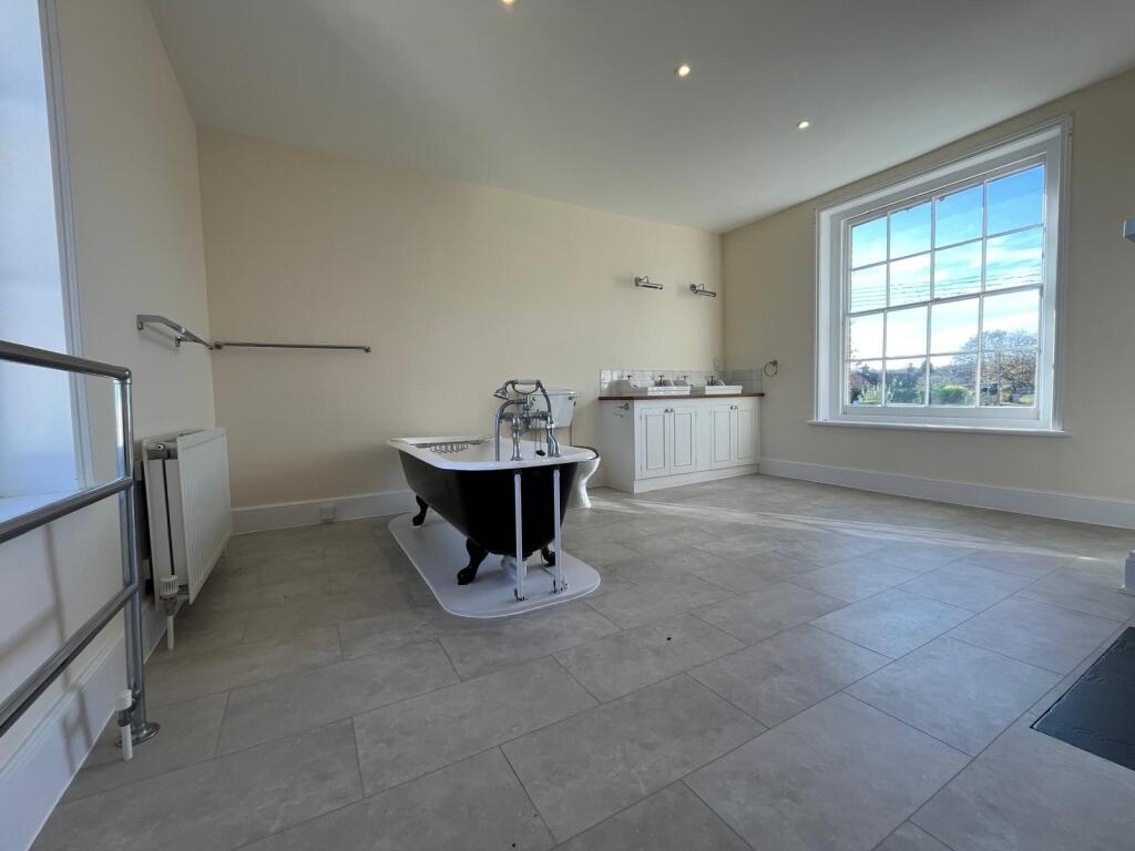 Master bedroom ensuite