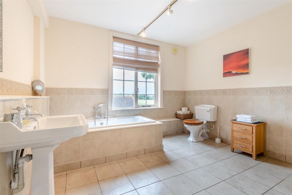 8657361-interior18.jpg