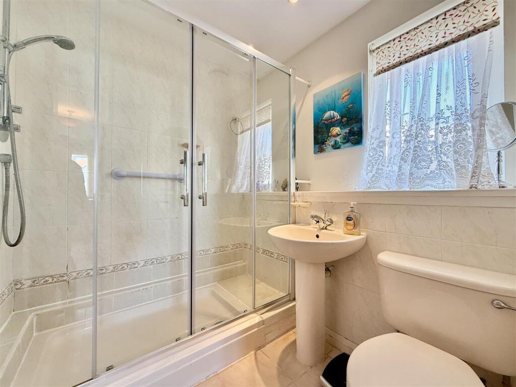 En Suite Shower Room.JPG