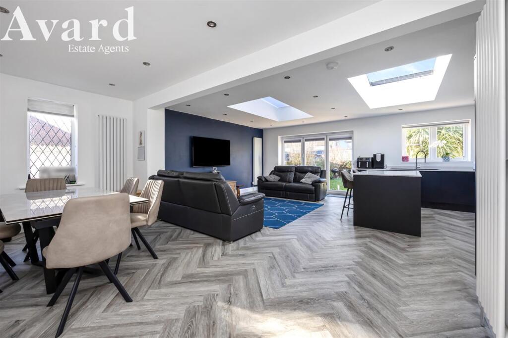 Millcroft Avenue, 5-010.jpg