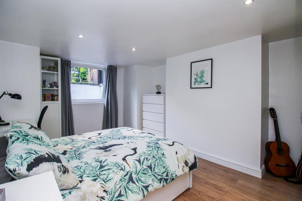 LOWER GROUND FLOOR BEDROOM