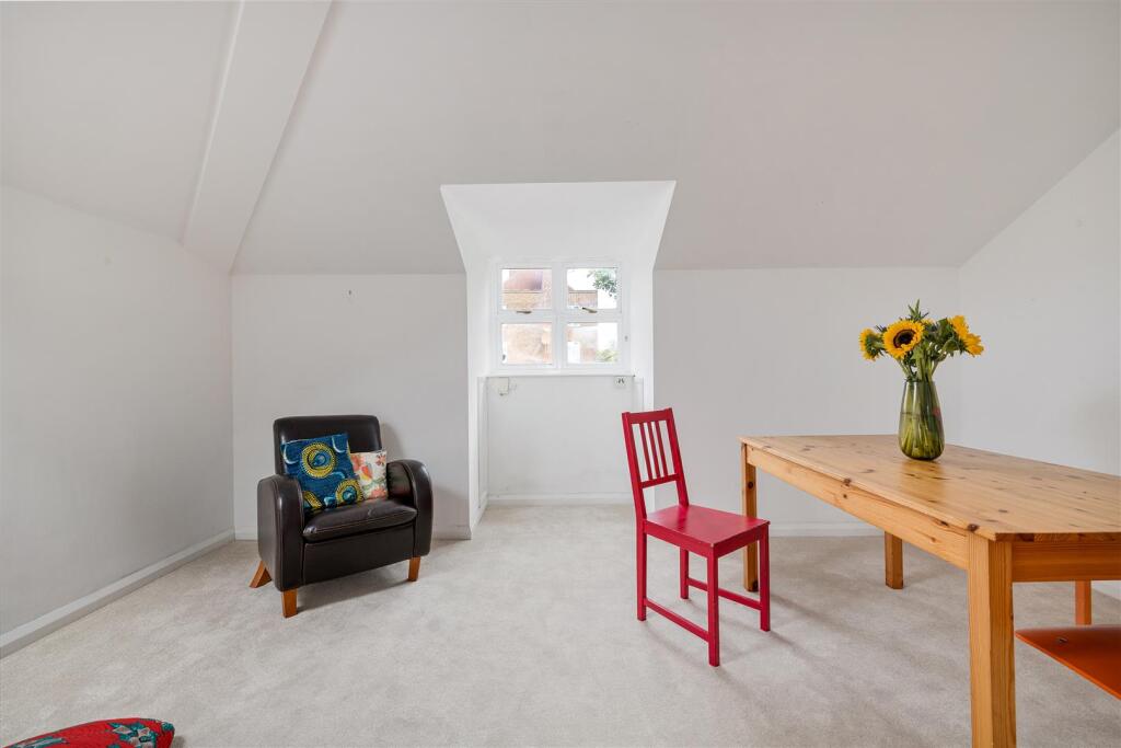 Kenninghall Road E5