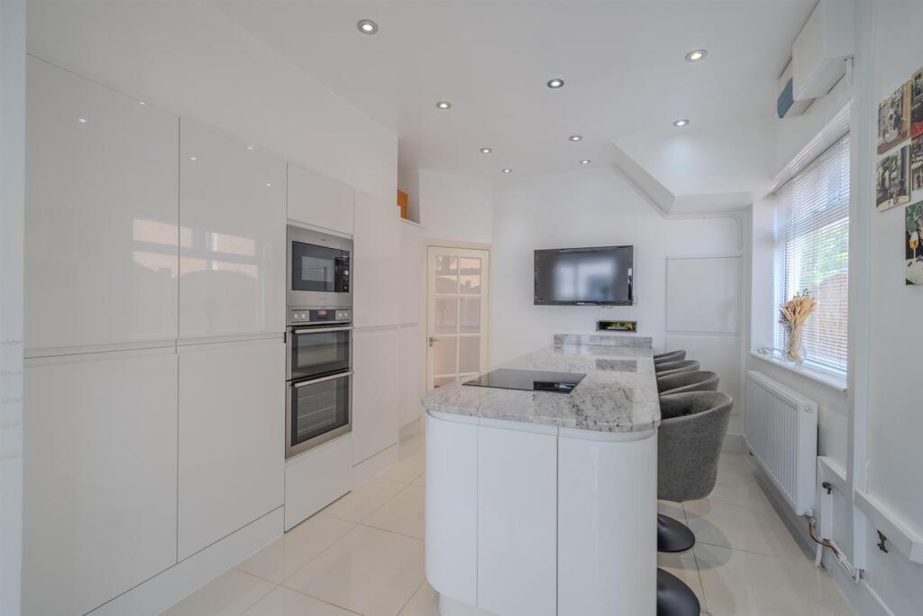 194 The Highway-25.jpg