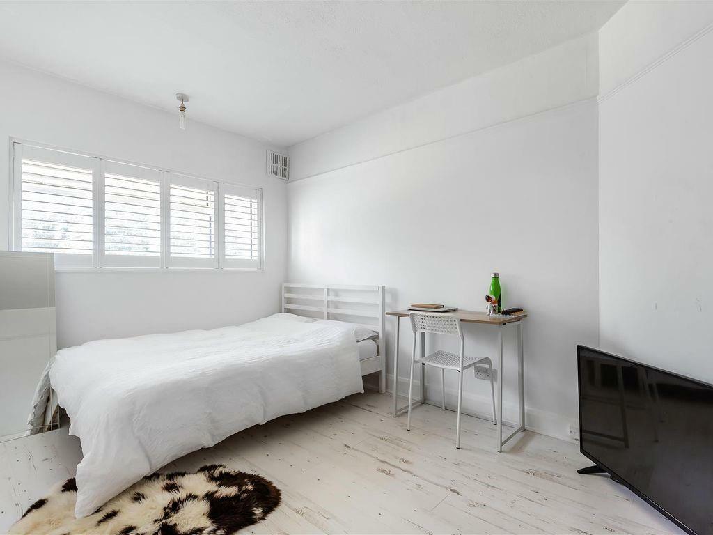 bed 2.jpg