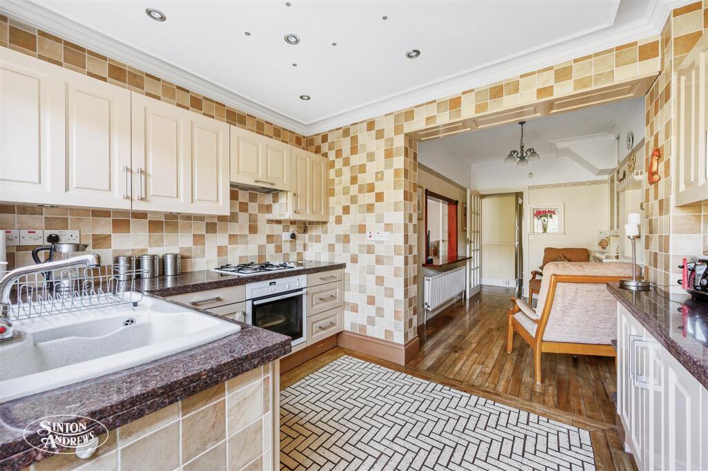 8 Royal Gardens-7.jpg