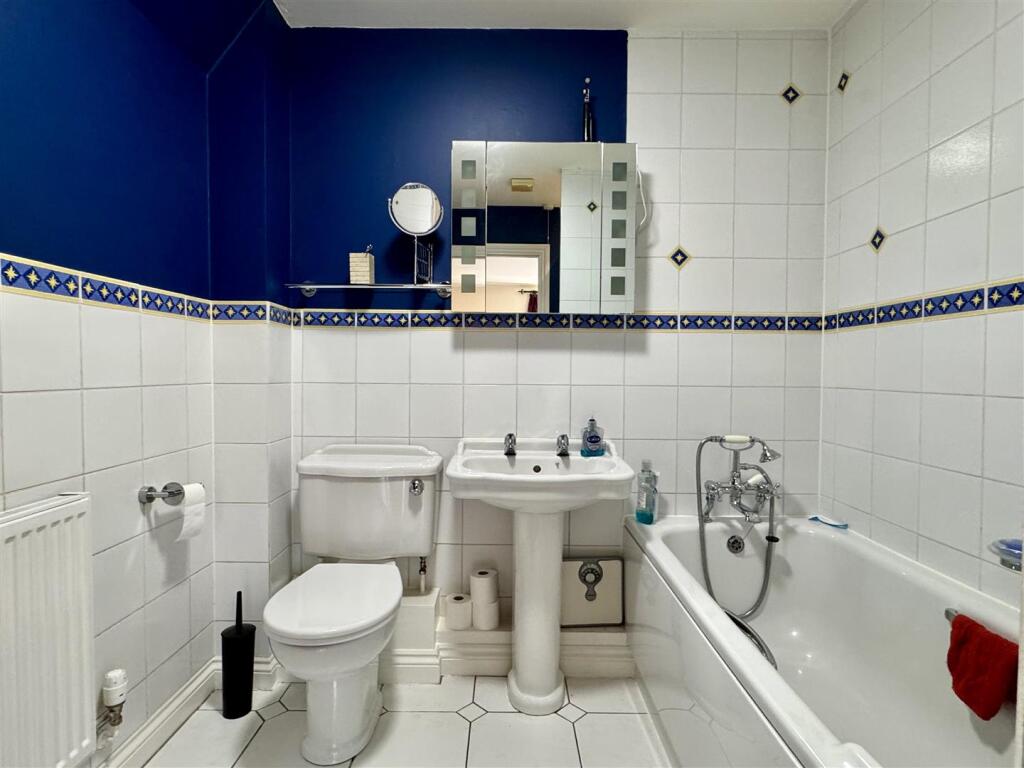 En-Suite Bathroom