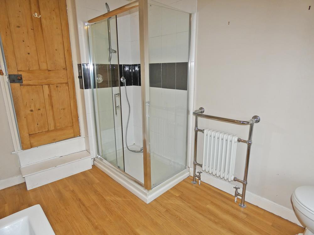 2279bathroom3.jpg