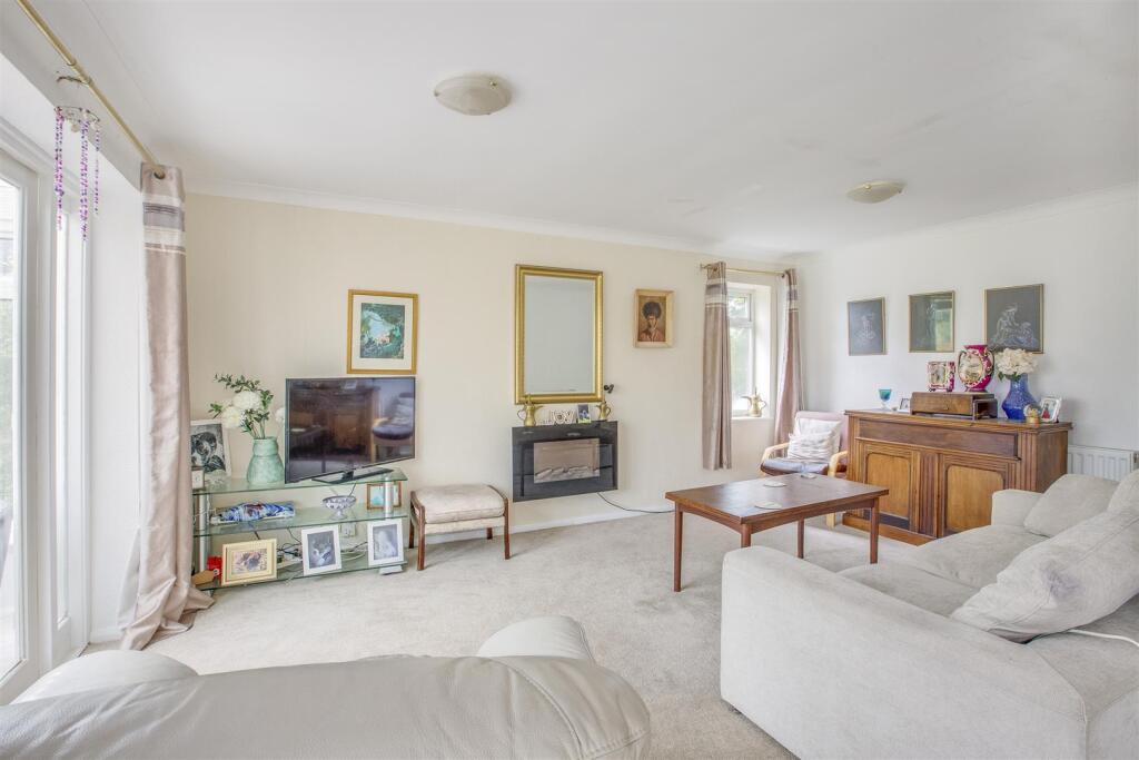 2 Mayflower Close, HP17 8QH-10.jpg