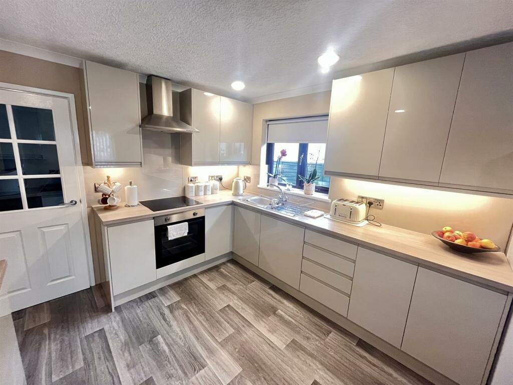 Spacious Kitchen/Dining Room