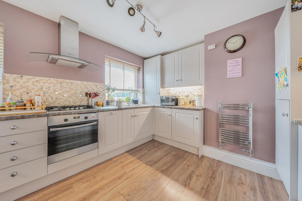 1349825-3-68c4264...