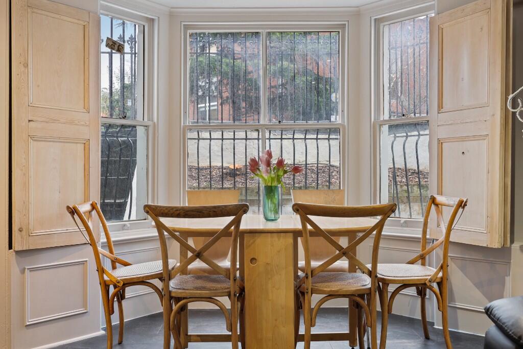 Reception room 