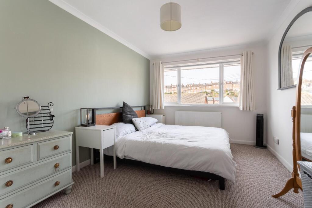 bedroom (2).jpg