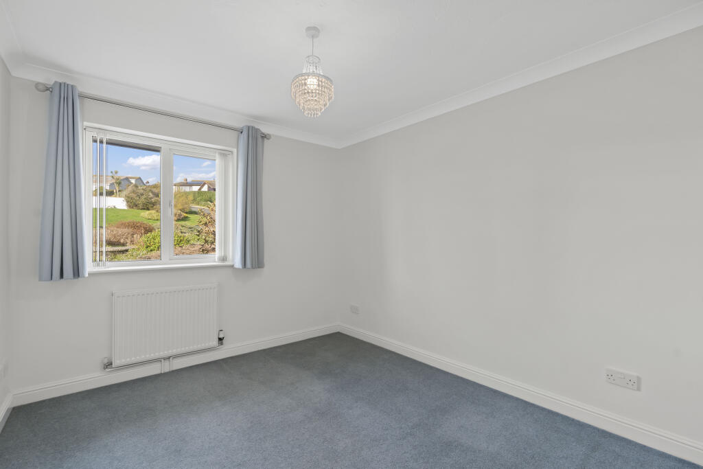 33 Mead Drive - Bed 3.JPG