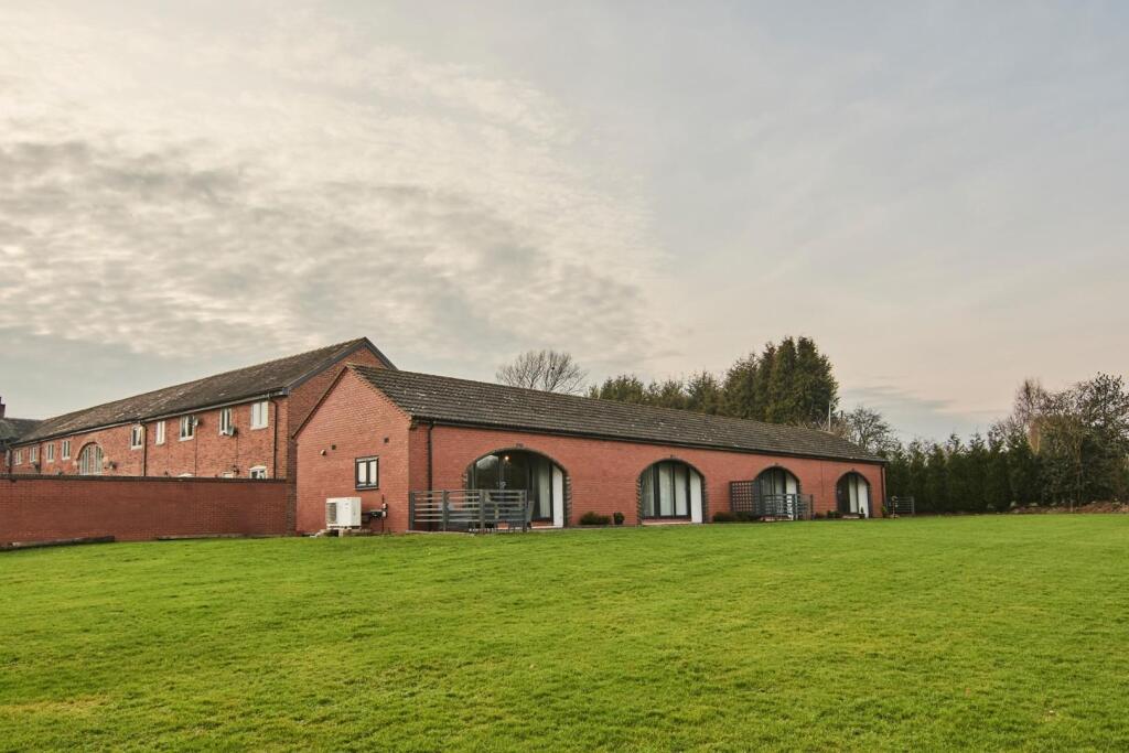 2502_TheStables_19834_SIDE.jpg