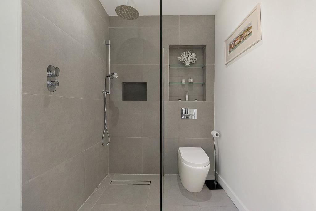 Principal En-Suite.jpg