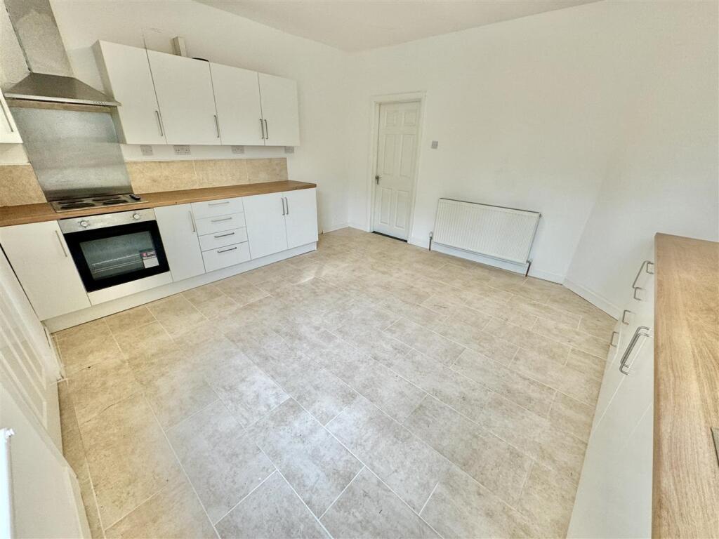 KITCHEN / DINER