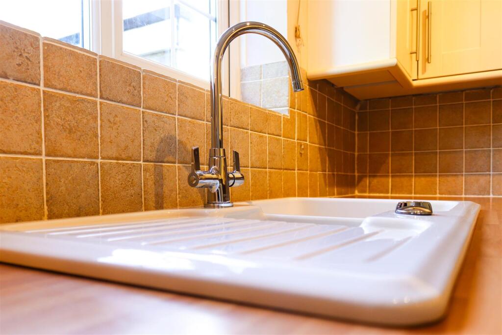 16. Kitchen diner 1.6.jpg