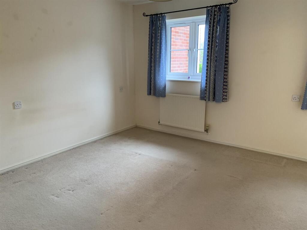 Bedroom..jpg