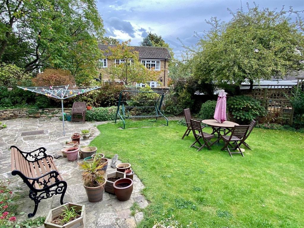 over hall park 17 garden and patio.jpg