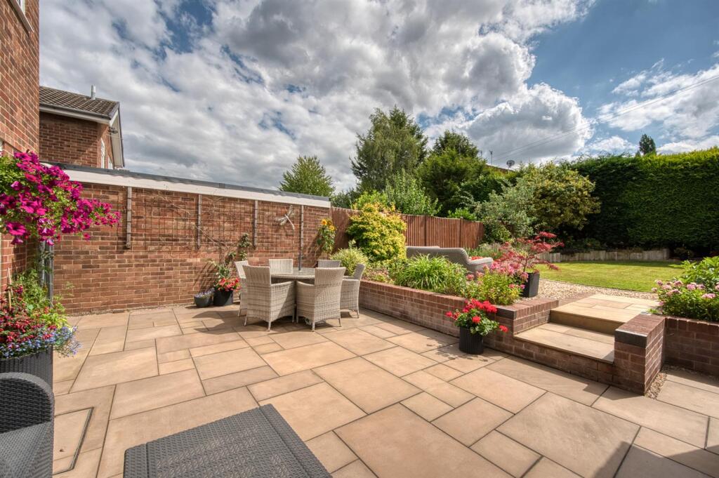 Dining patio towards garden.jpg