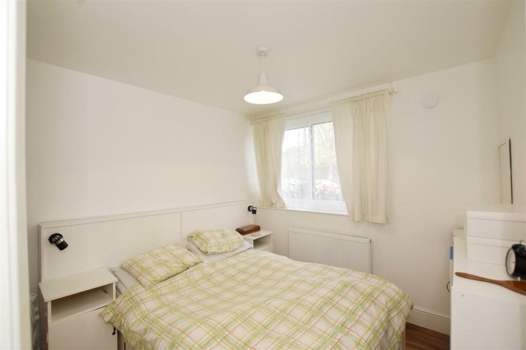 bedroom 2-.JPG