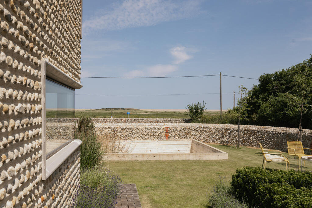 292241 - Seven Whistlers, Salthouse (exteriors)...