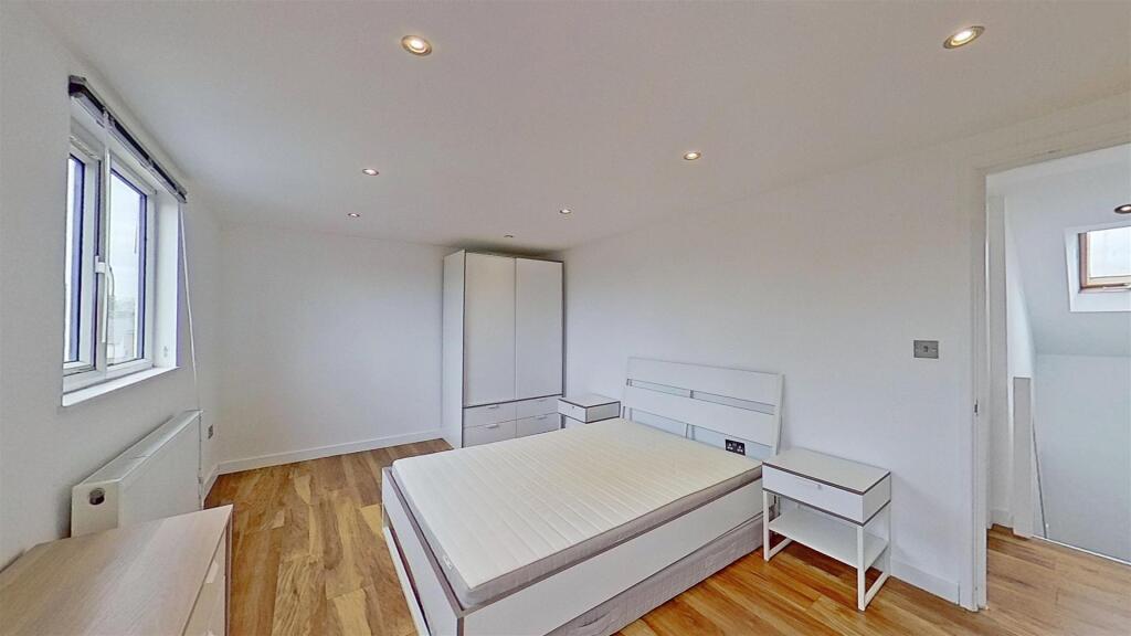 Deburgh-Road-Wimbledon-SW19-05062025_191129.jpg