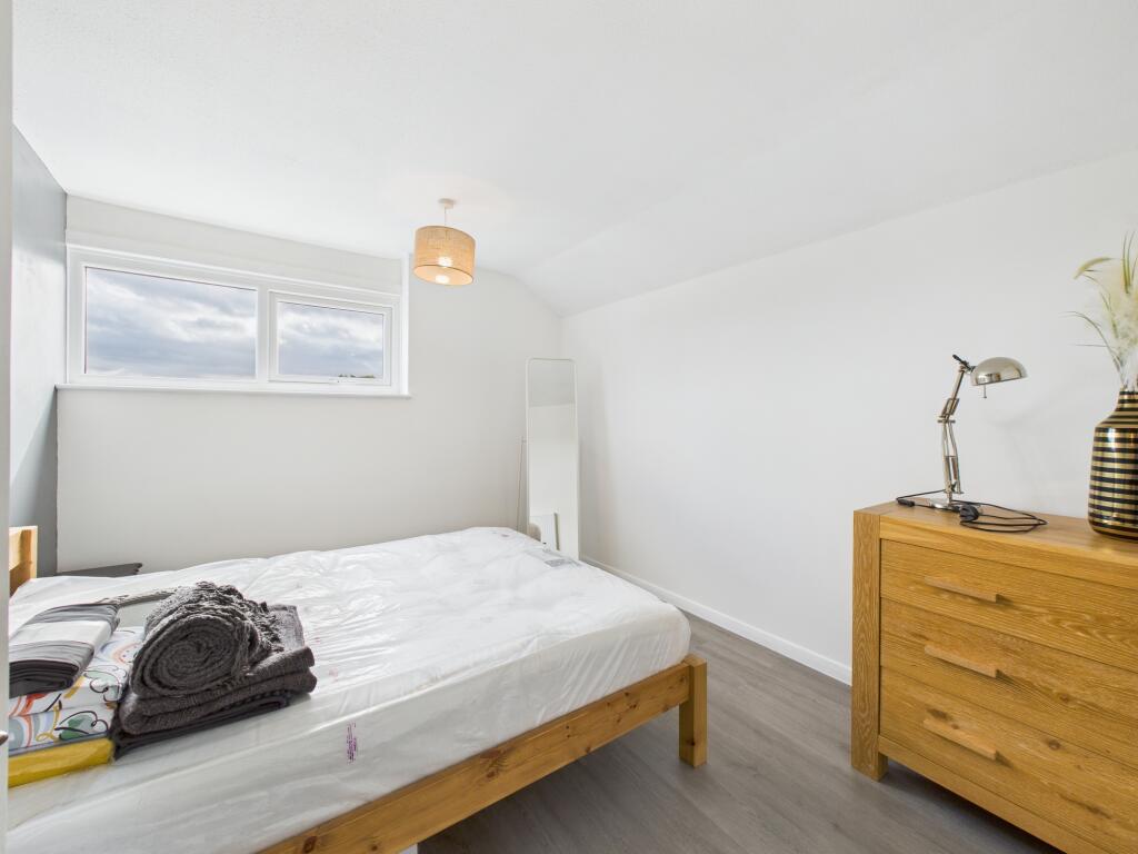 CAM04825G0-PR0180-STILL013