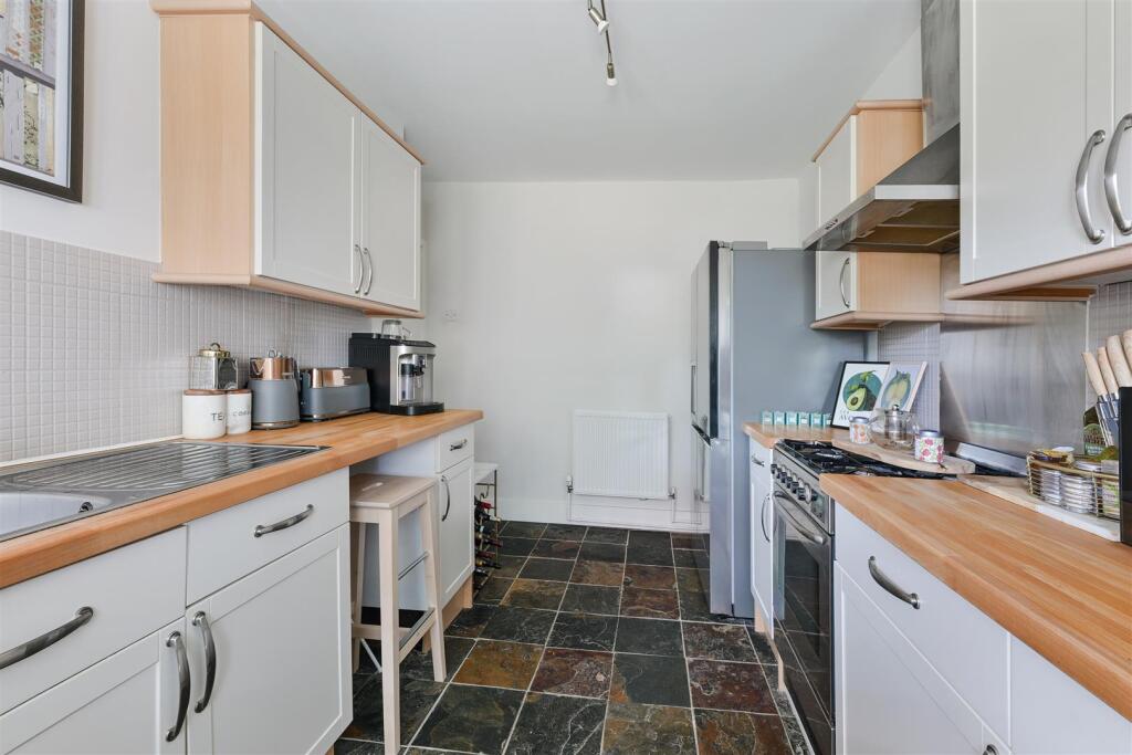 BEECHWOOD COURT, 13-8.jpg