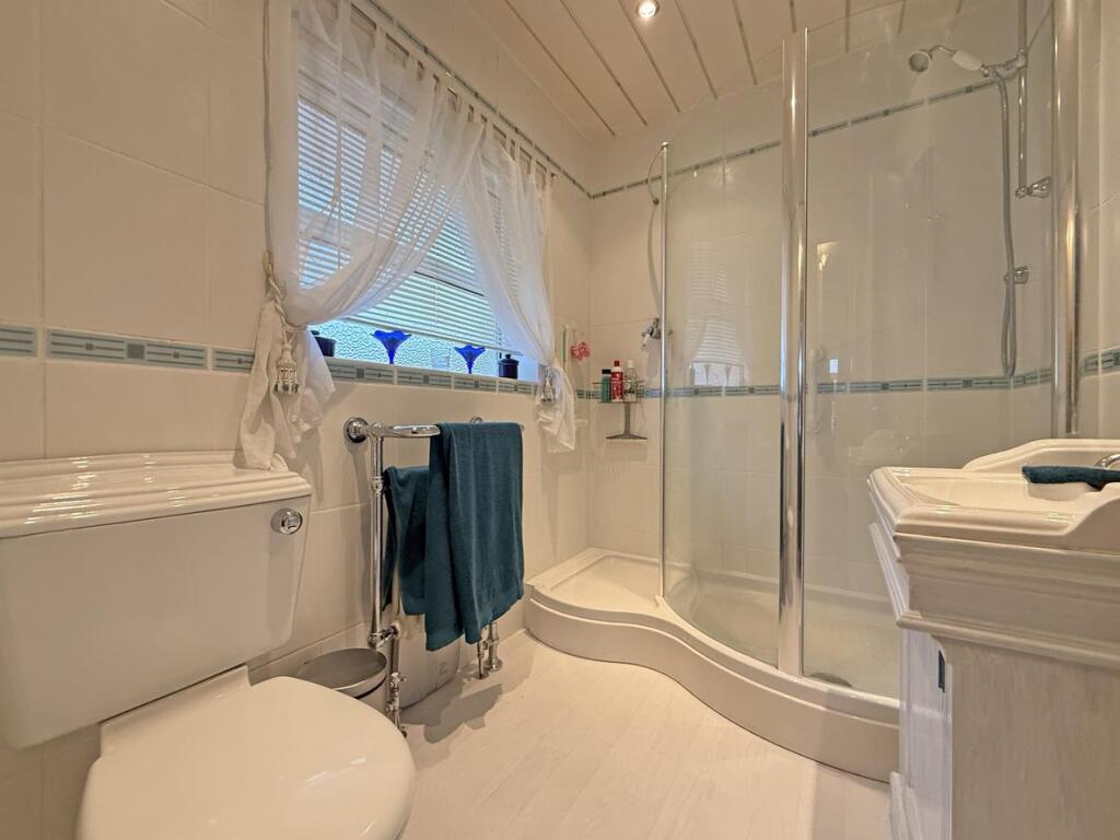 Nicholson Road 9 - Bathroom.jpg