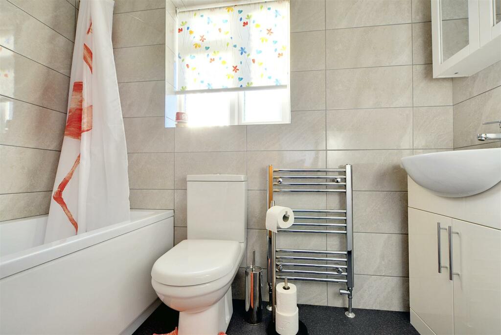 Bathroom_2.jpeg