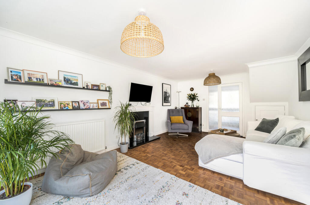 1364069-9-68e7d06...