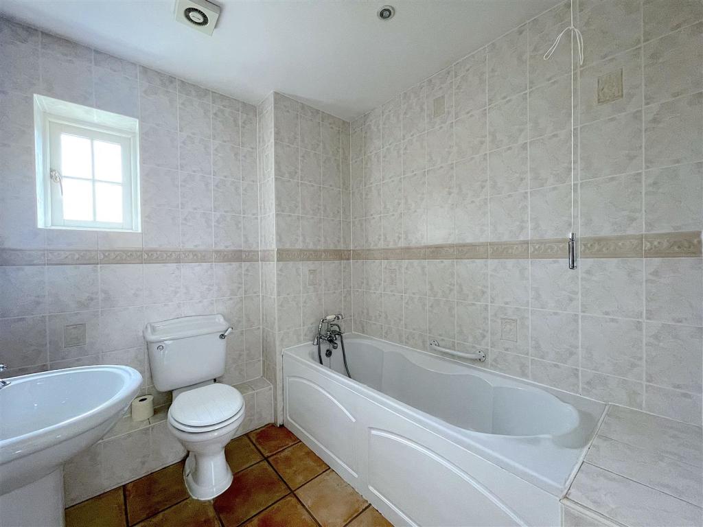 Family Bathroom (1).jpeg
