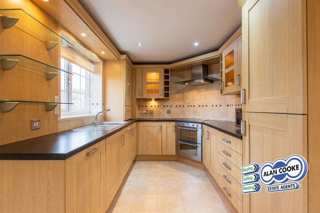 FITTED KITCHEN
