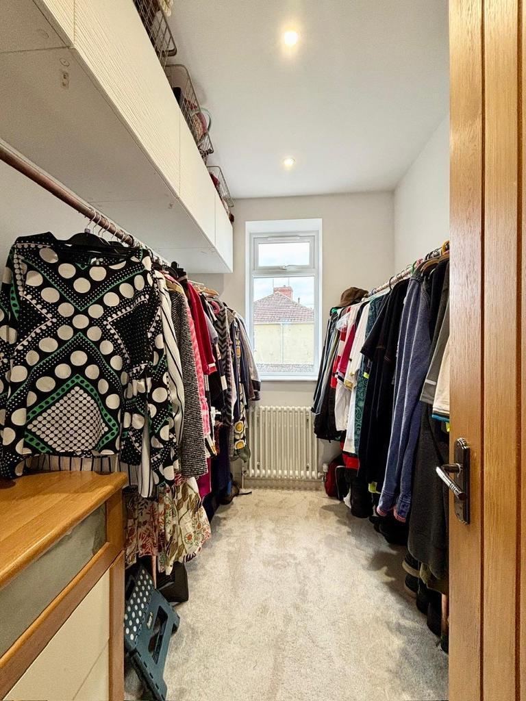 Dressing Room To Bedroom 1